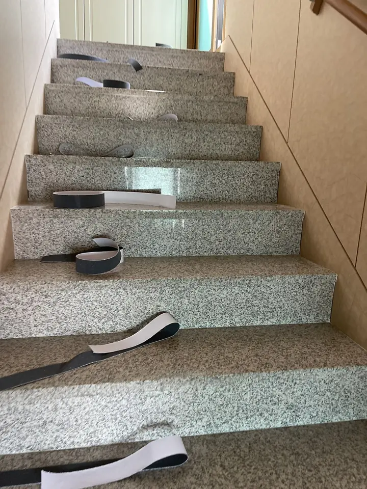 강원도 원주 상가 대리석 계단 논슬립 테이프 시공 현장 사진 3